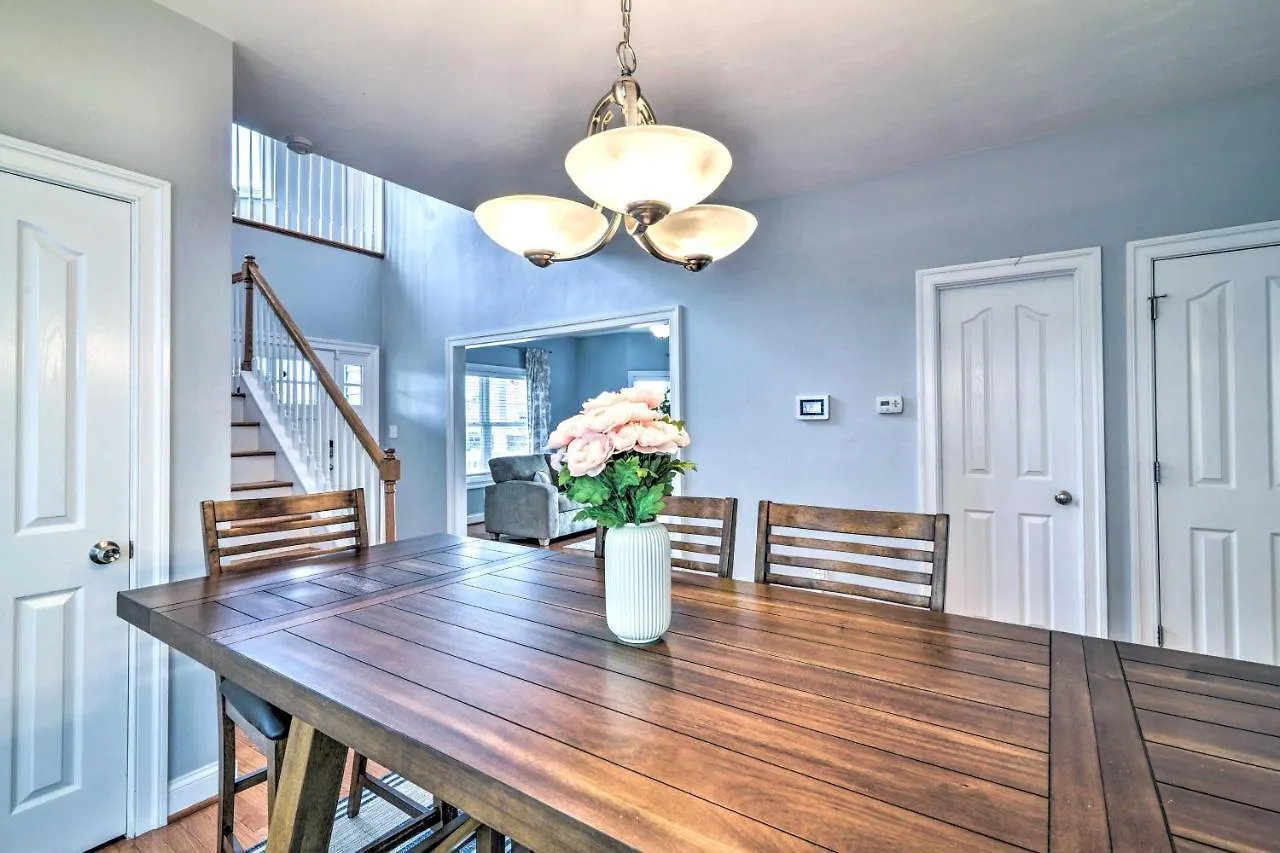 Holiday home Inviting Norfolk Family Retreat 1 Block To Beach! Villa
