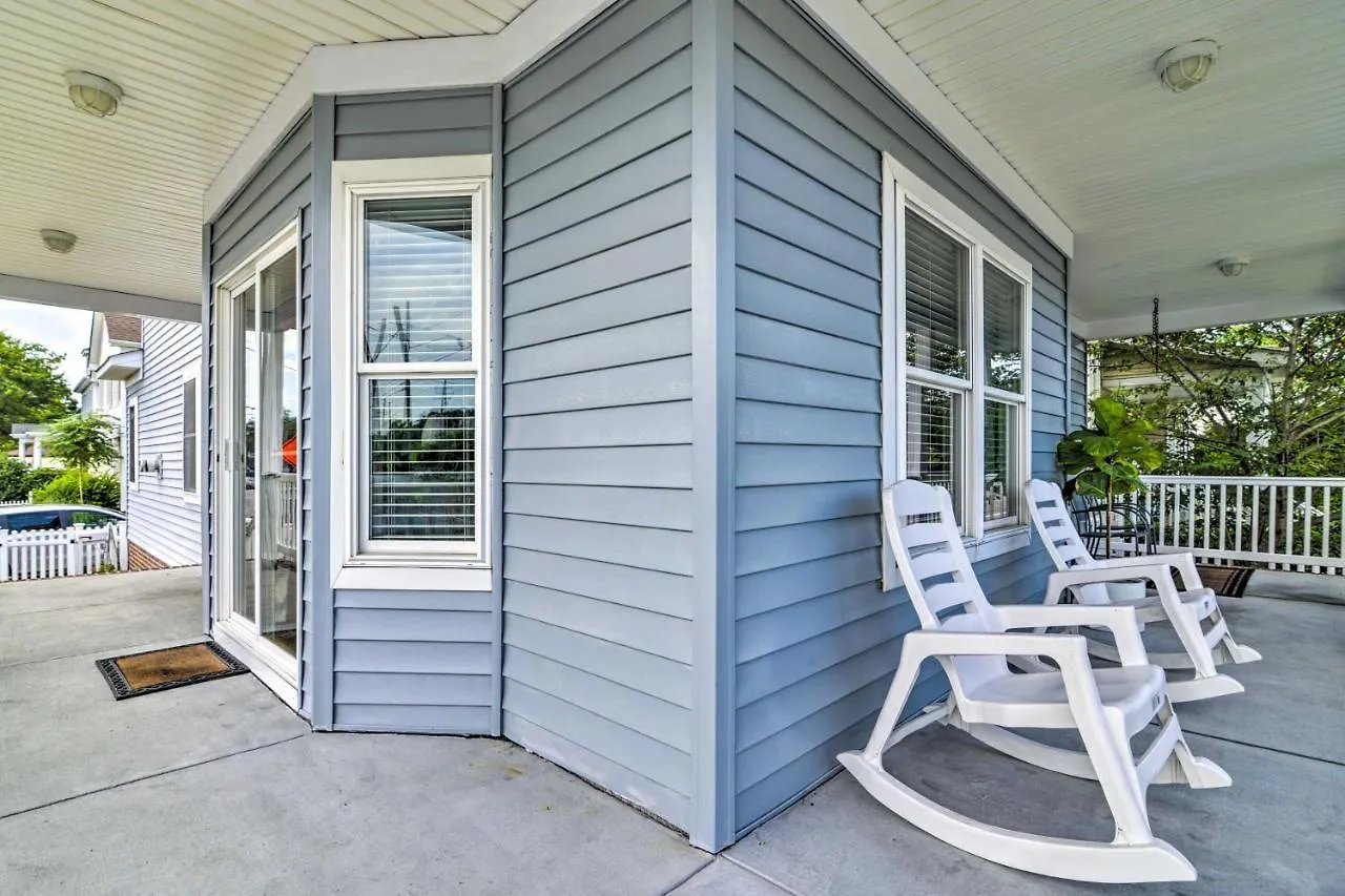 Inviting Norfolk Family Retreat 1 Block To Beach! Villa