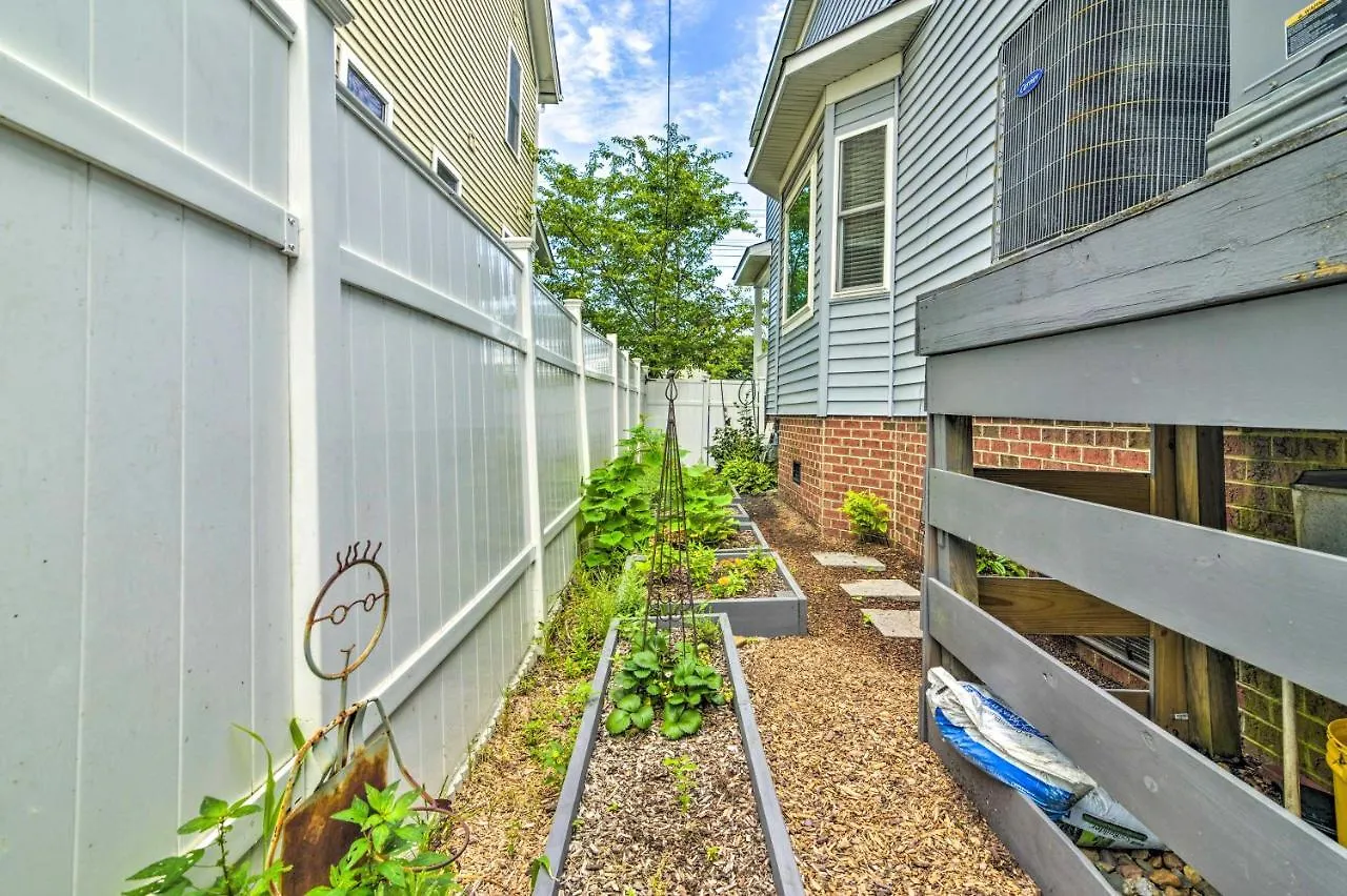Inviting Norfolk Family Retreat 1 Block To Beach! Villa