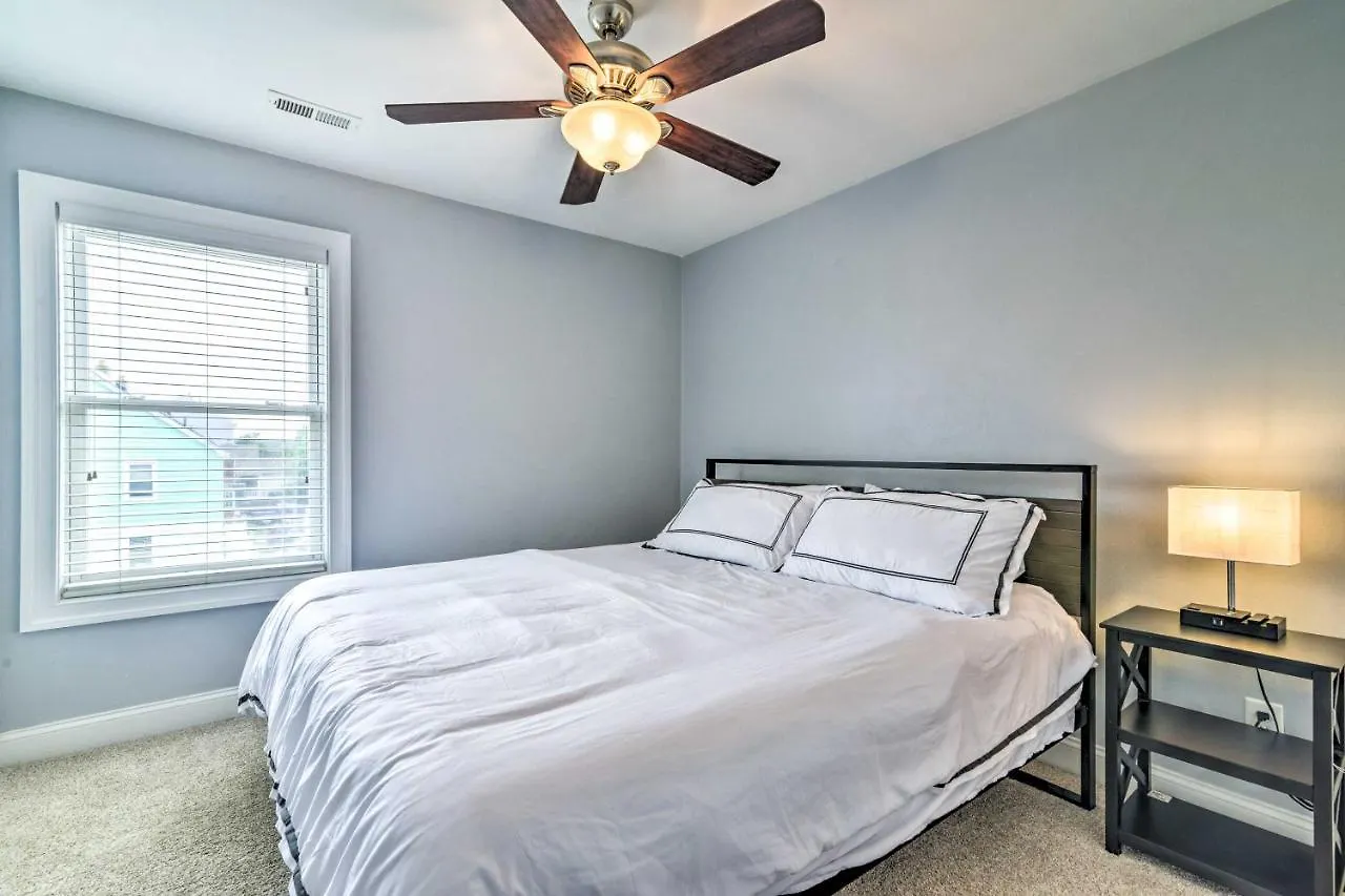 Сasa de vacaciones Inviting Norfolk Family Retreat 1 Block To Beach! Villa