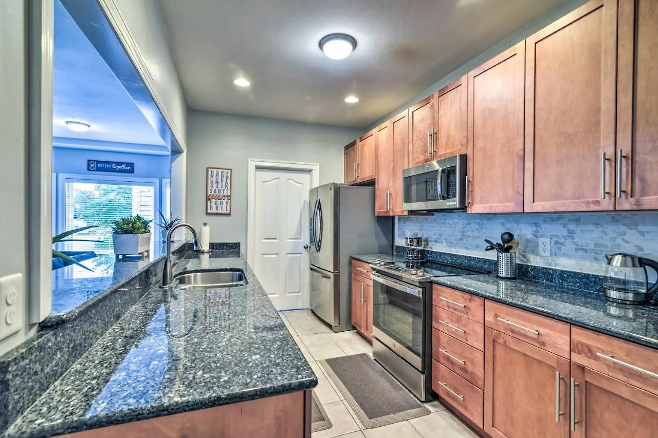 Inviting Norfolk Family Retreat 1 Block To Beach! Villa Сasa de vacaciones